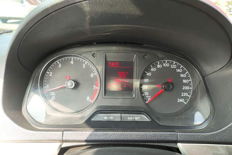 Used Volkswagen Jetta 2015 Zhuihui Edition 1.4L Manual Fashion Model
