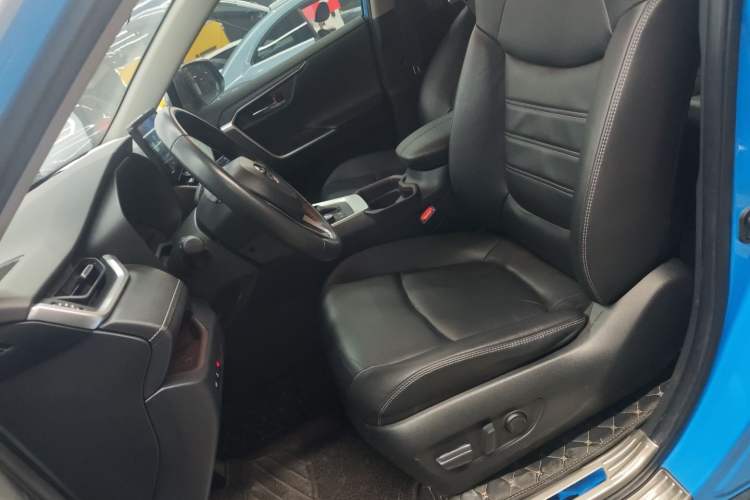 Used Toyota RAV4 2020 2.0L CVT Four-Wheel Drive Prestige Edition
