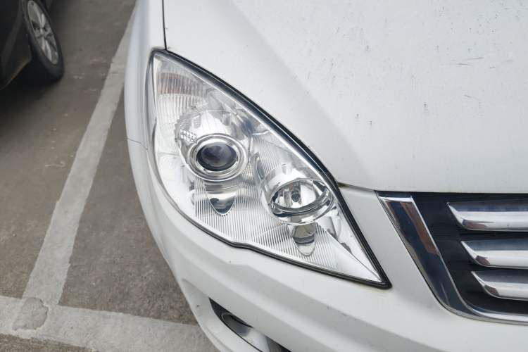 Used Haval H6 2011 2.0L Manual Two-Wheel-Drive Prestige Version Right Front Headlight