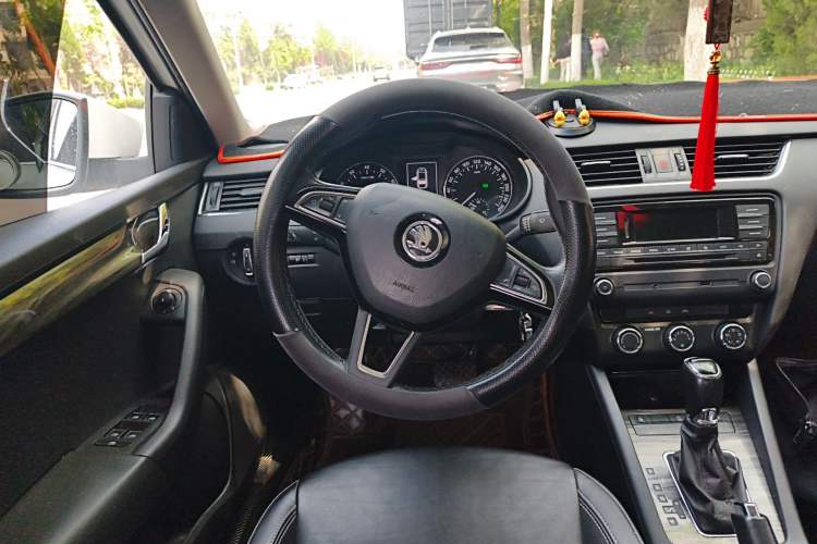 Used Skoda Octavia 2017 1.6L Automatic Smart Drive Edition Steering Wheel