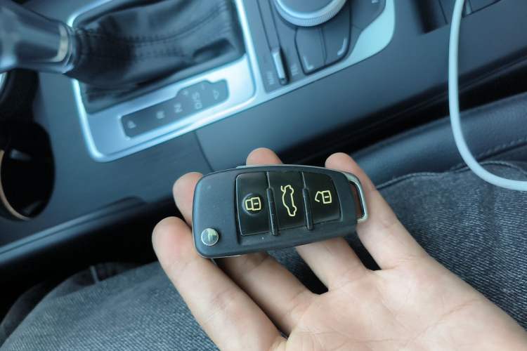 Used Audi A3 2015 Limousine 40 TFSI Automatic Comfort Model Vehicle Key