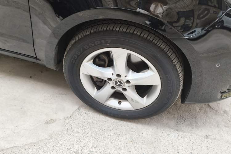 Used Mercedes-Benz Vito 2018 2.0T Business Version China VI Emission Standard Right Front Wheel Hub