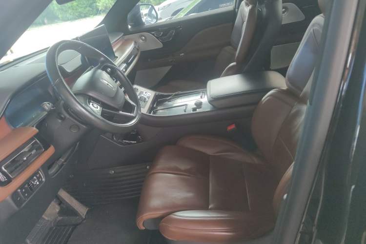 Used Lincoln Aviator 2020 3.0T V6 All-Wheel Drive Executive Version

