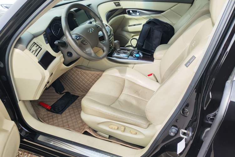 Used Infiniti M Series 2011 M25 Luxury Model