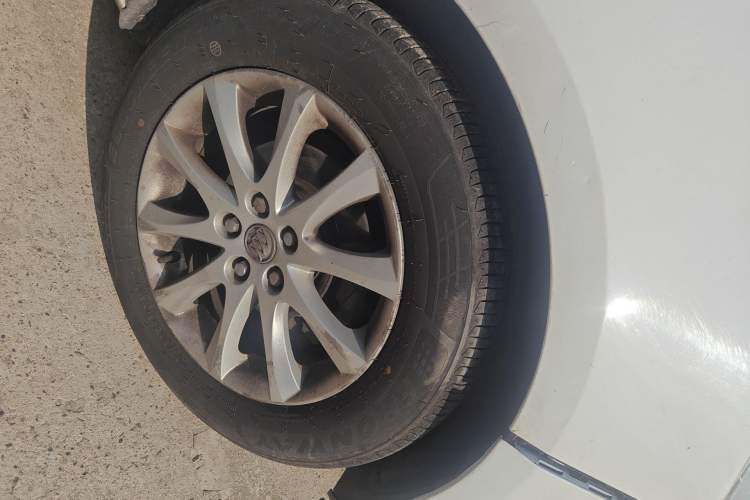 Used Buick GT 2013 XT 1.6L Automatic Fashion Edition Right Front Wheel Hub