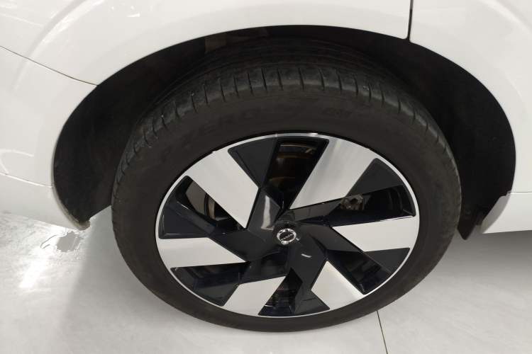 Used Volvo XC60 New Energy 2024 T8 Plug-in Hybrid Long-Range All-Wheel Drive Smart Luxury Edition Right Rear Wheel Hub