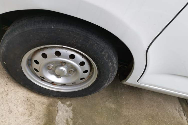 Used Wuling Rongguang V 2015 1.5L Base Version Right Rear Wheel Hub