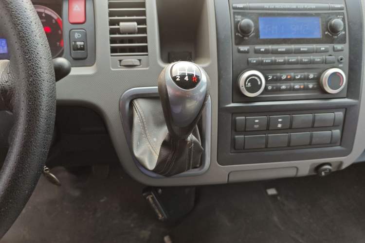 Used Foton Scenic G9 2017 2.4L Gasoline Commercial Version Long Wheelbase 9-Seater 4G69
