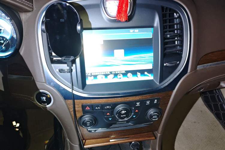 Used Chrysler 300C 2014 3.0L Excellence Edition Audio And AC Panel