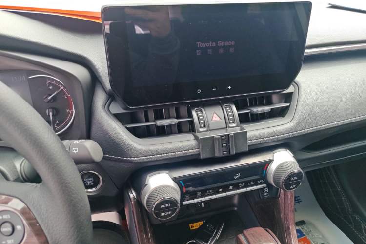 Used Toyota RAV4 2023 2.0L CVT Two-Wheel Drive Fashion Edition Audio And AC Panel