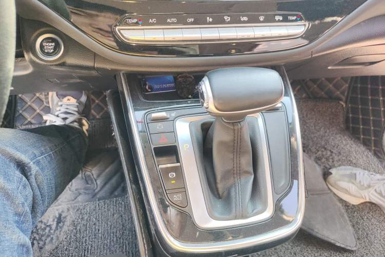 Used GAC Trumpchi M6 2021 270T DCT Luxury Edition (7-seater) Gear Lever