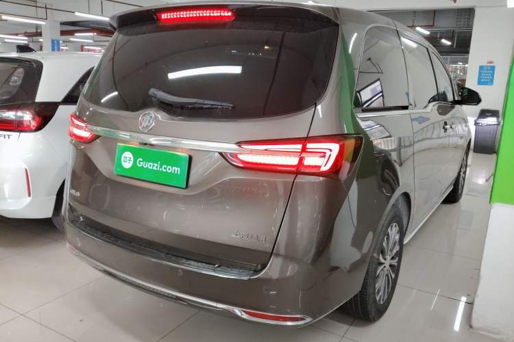 Used Buick GL8 2023 Facelifted Land Cruiser Executive Luxury Version