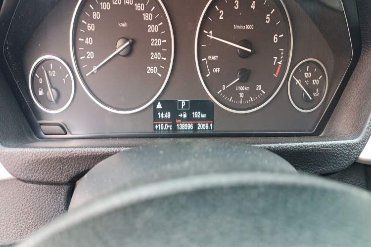 Used BMW 3 Series GT 2016 320i Fashion Model Odometer Close Up