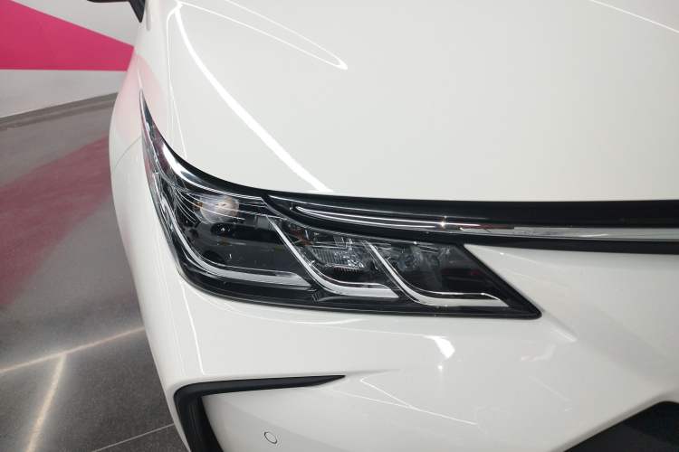 Used Toyota Corolla 2023 1.8L Smart Electric Hybrid Dual-Motor Pioneer Edition Right Front Headlight