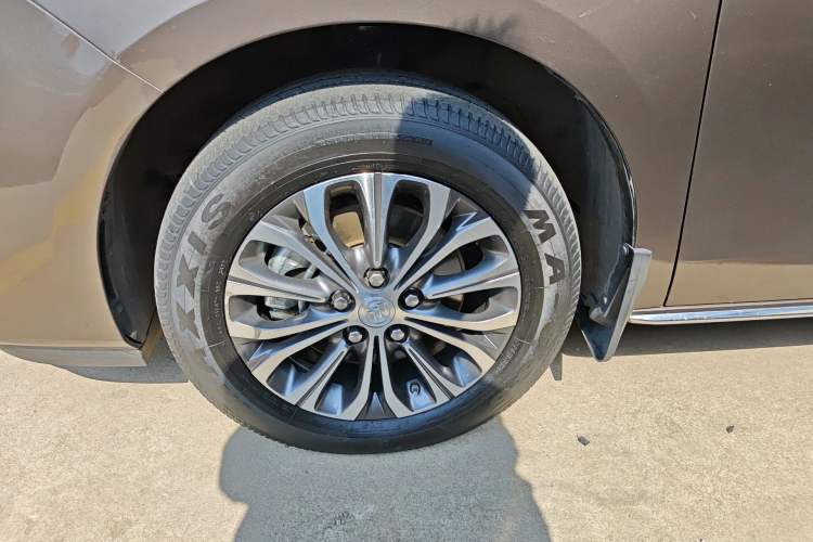 Used Buick GL8 2023 Land Executive Class Comfort Model