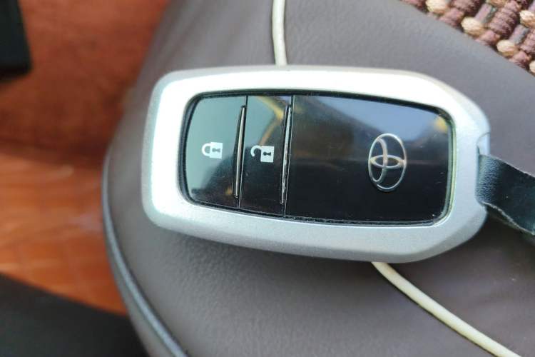 Used Toyota RAV4 2016 2.0L CVT Two-Wheel Drive Smart Edition China V Standard
