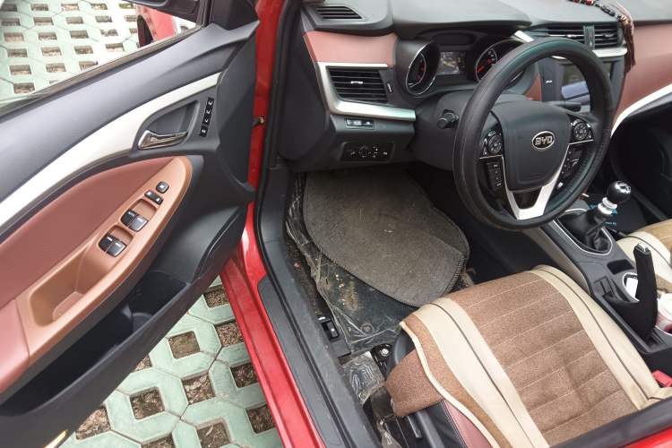 Used BYD G5 2014 1.5TI Manual Flagship Edition