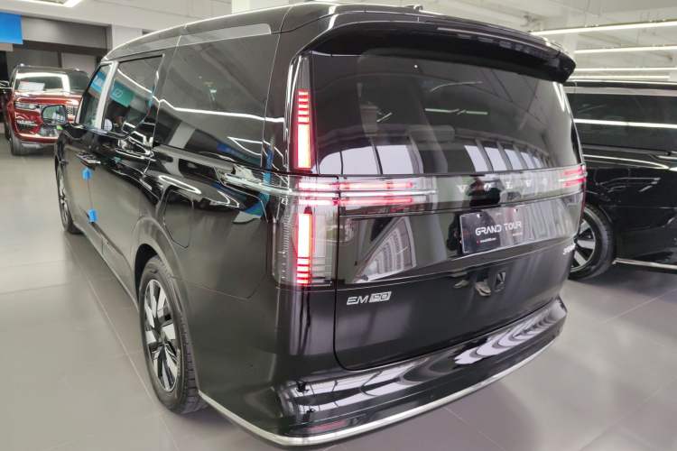 Used Volvo EM90 2025 Ultra Six-Seater Exterior 2