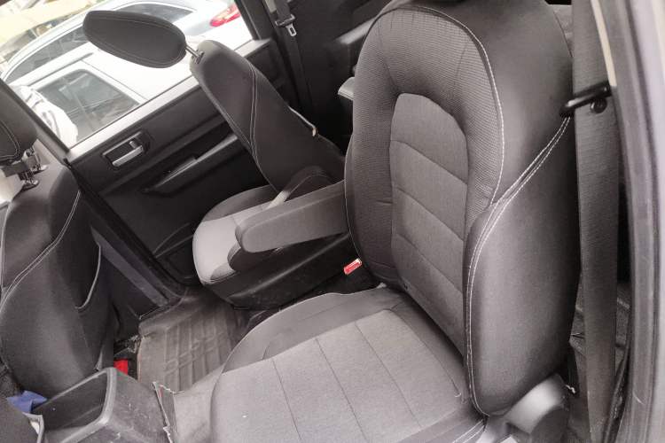 Used Wuling Hongguang PLUS 2019 1.5T Manual Comfort Version 7 Seats