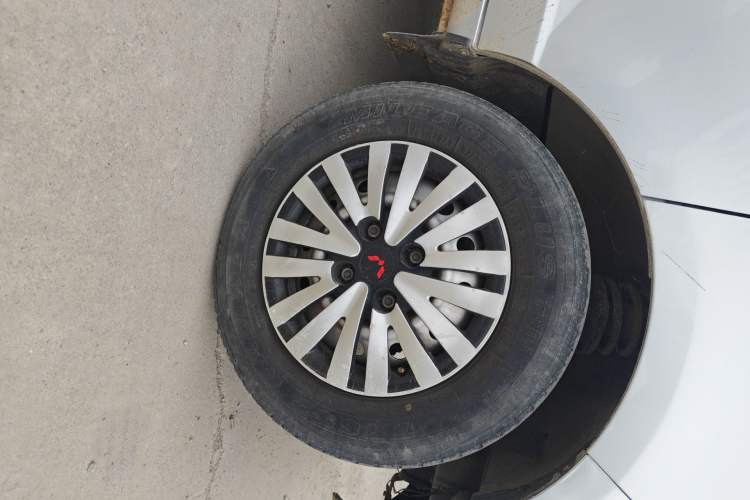 Used Wuling Rongguang 2020 1.2L S Base Model China VI Right Front Wheel Hub