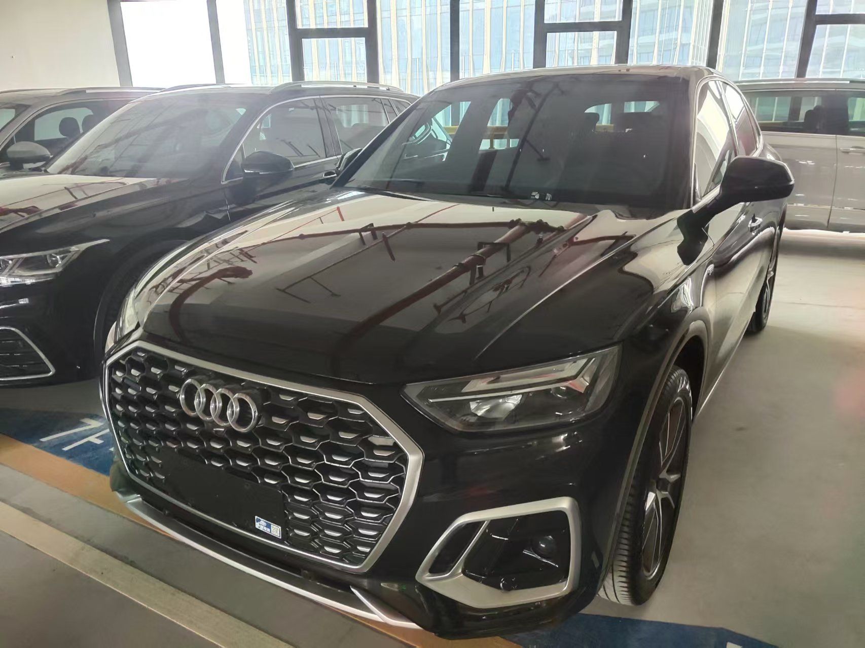 Под передней частью автомобиля