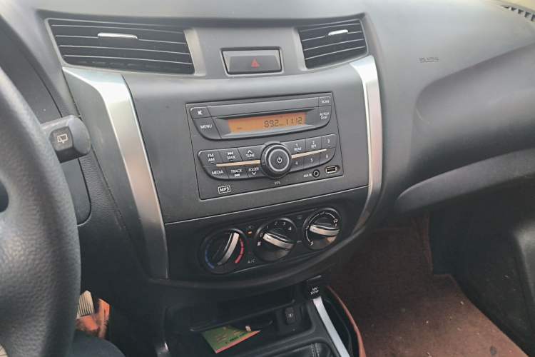 Used Nissan Terra 2018 2.5L Manual Two-Wheel Drive Elite Edition Audio And AC Panel