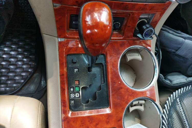 Used Toyota Highlander 2012 2.7L Two-Wheel Drive 7-Seater Luxury Edition Gear Lever