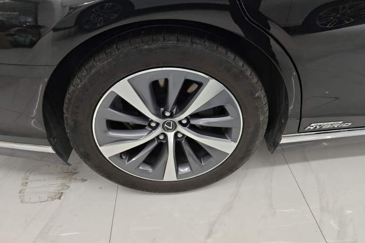 Used Lexus LS 2018 500h Excellence Edition China VI standard
