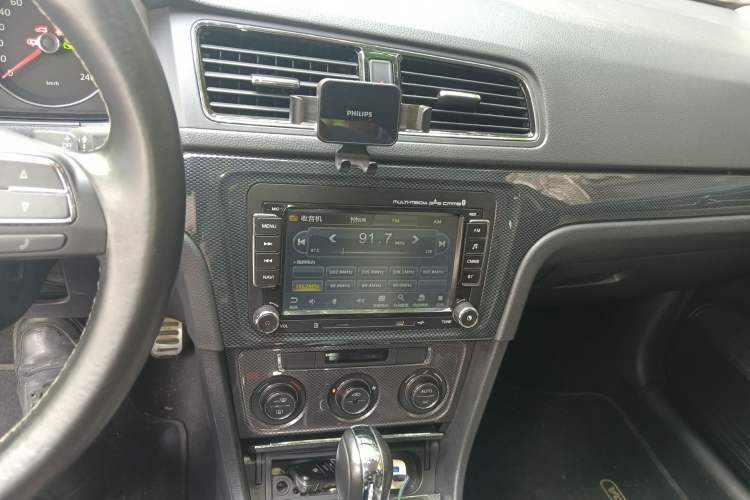 Used Volkswagen Cross Lavida 2014 1.6L Automatic
