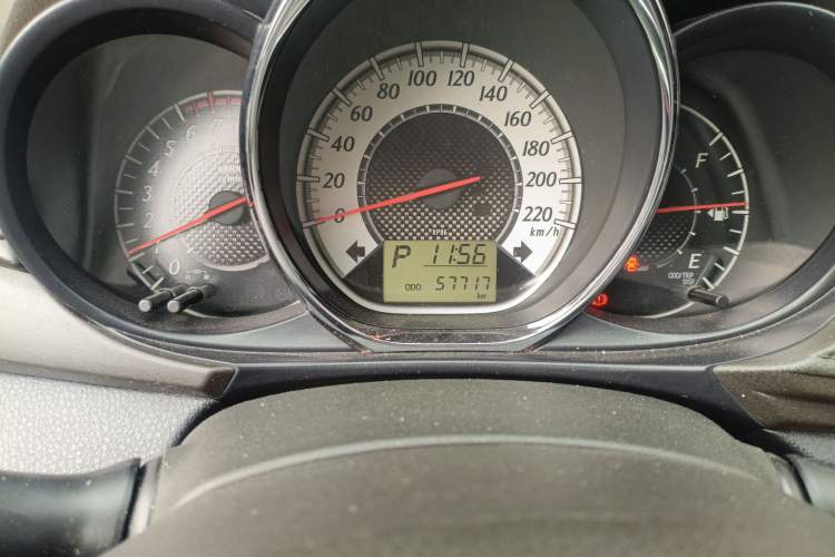 Used Toyota YARiS L Zhi Xuan 2015 1.5G Automatic Xuan Dong Sunroof Special Edition Odometer Close Up