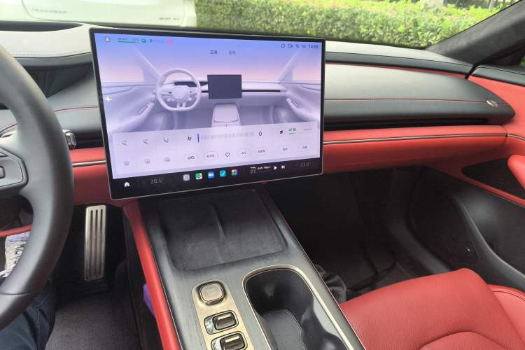 Used Xiaomi Auto SU7 2024 Four-Wheel Drive Ultra-Long Range Advanced Intelligent Driving Max Edition