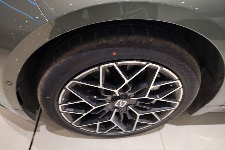 Used Zeekr 001 2026 95° All-Wheel-Drive Max Edition
