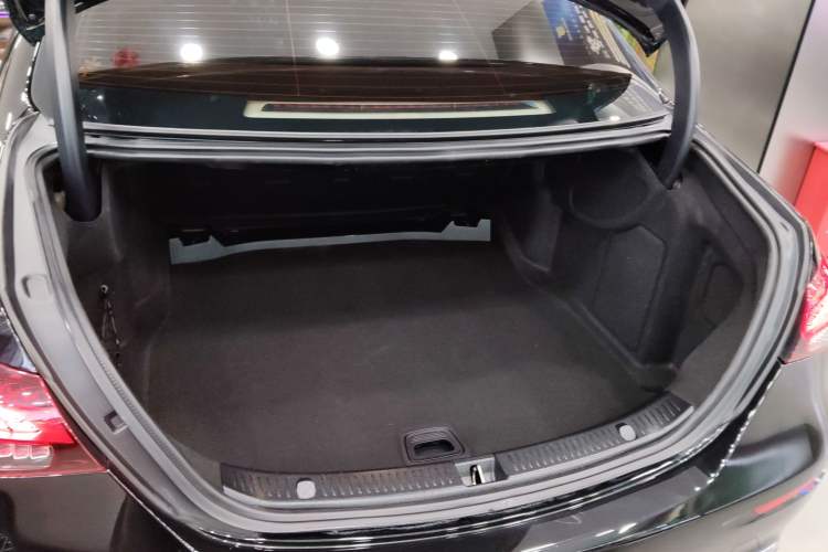 Used Mercedes-Benz E-Class 2022 Second Facelift E 300 L Luxury Edition
