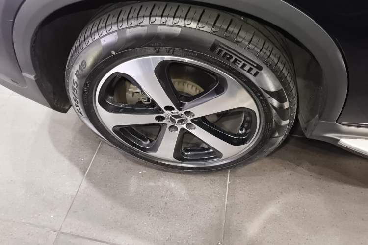 Used Mercedes-Benz GLC 2018 Facelift GLC 260 4MATIC Luxury Edition Exterior 5