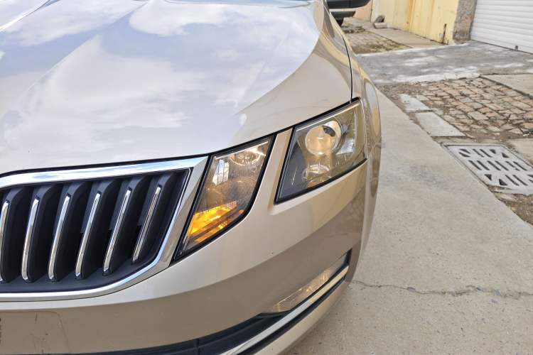 Used Skoda Octavia 2019 1.5L Automatic Luxury Edition Left Front Headlight