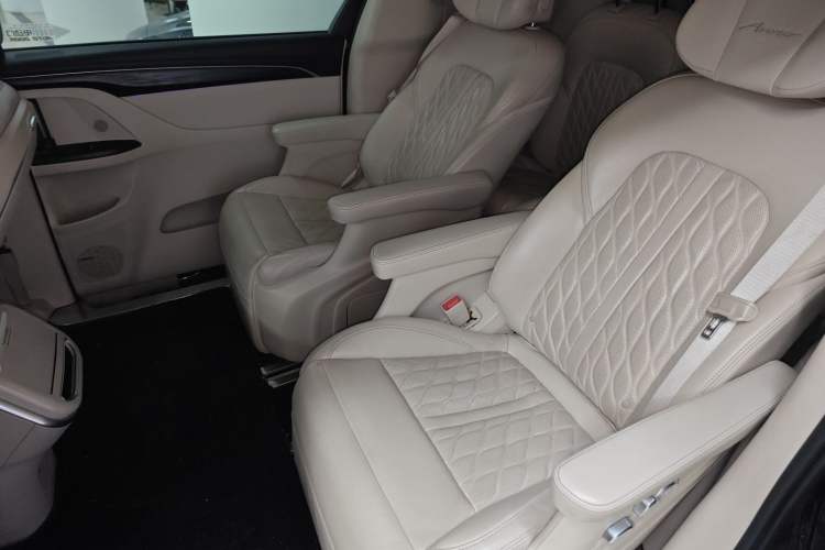 Used Buick GL8 2020 Avenir Avia Six-Seat Deluxe Edition
