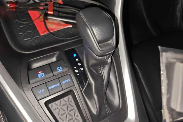 Used Toyota RAV4 2020 2.0L CVT Two-Wheel Drive Fashion Edition Gear Lever