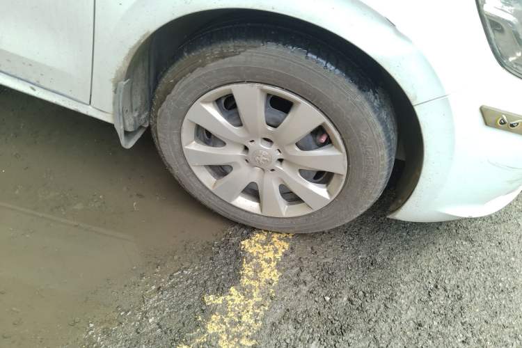 Used Peugeot 301 2014 1.6L Manual Comfort Edition CNG Right Front Wheel Hub