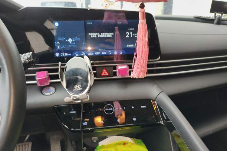 Used Hyundai Elantra 2022 1.5L CVT LUX Prestige Edition
