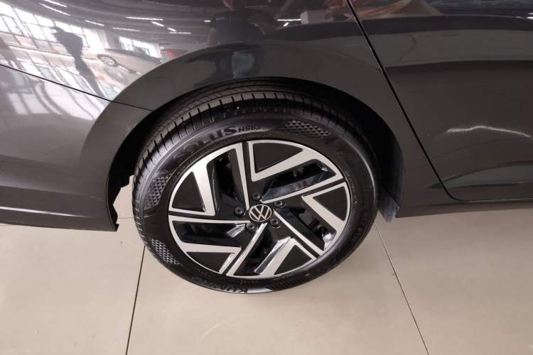 Used Volkswagen Sagitar 2023 300TSI DSG Excellence Edition Right Rear Wheel Hub