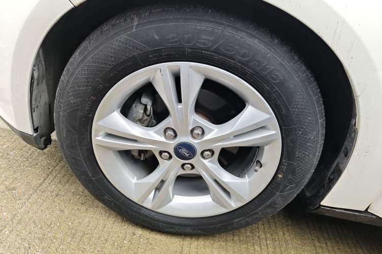 Used Ford Focus 2012 Sedan 1.6L Automatic Fashion Edition
