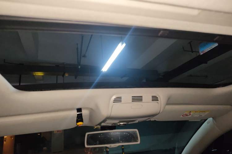 Used Volkswagen Magotan 2016 1.8TSI Luxury Comfort Model
