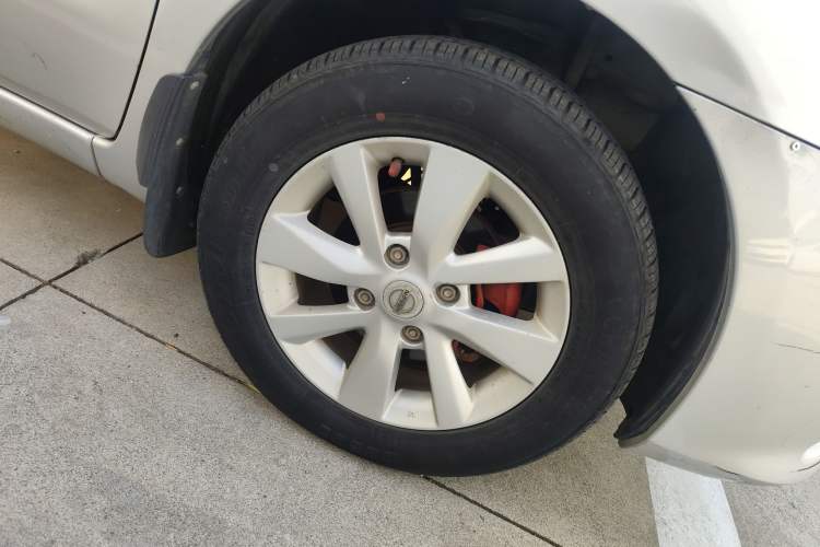 Used Nissan Livina 2013 1.6XE Manual Comfort Edition Right Front Wheel Hub