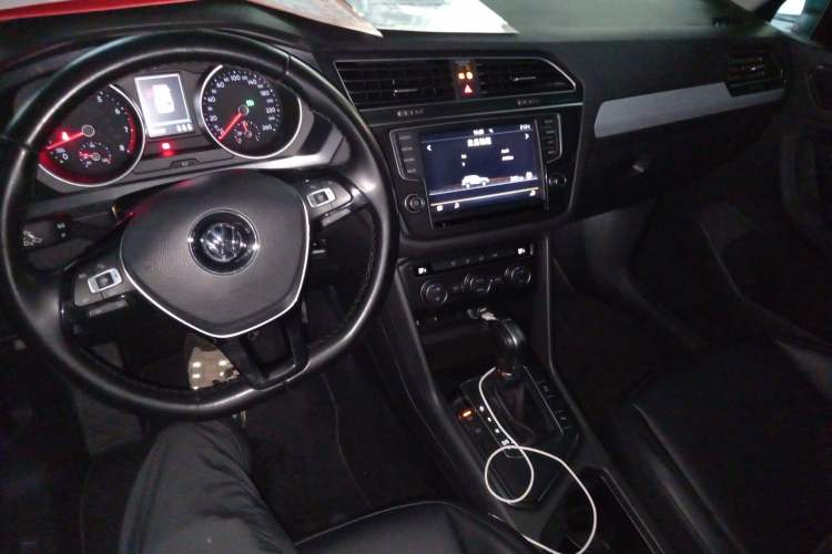 Used Volkswagen Tiguan 2017 280TSI Two-Wheel-Drive Elite Version
