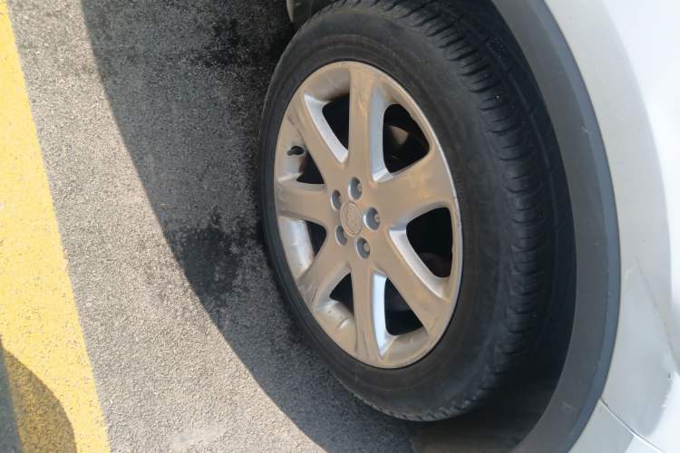 Used Buick Encore 2014 1.4T Automatic Two-Wheel Drive Urban Elite Model Right Front Wheel Hub