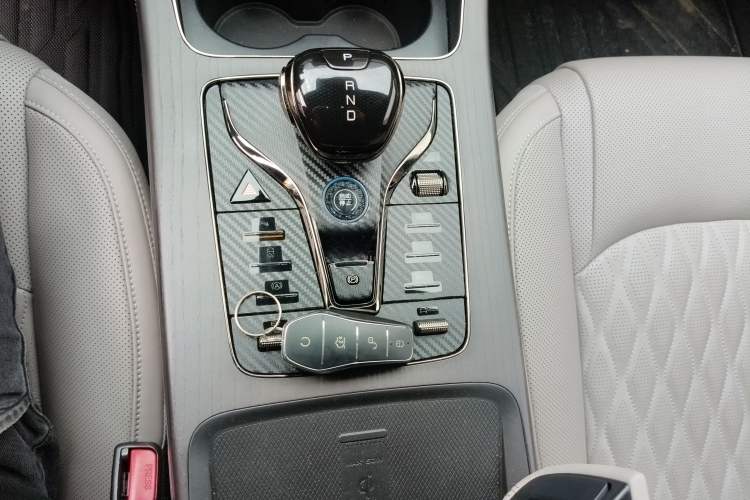 Used BYD Han 2024 DM-i Glory Edition 121KM Premium Model Gear Lever