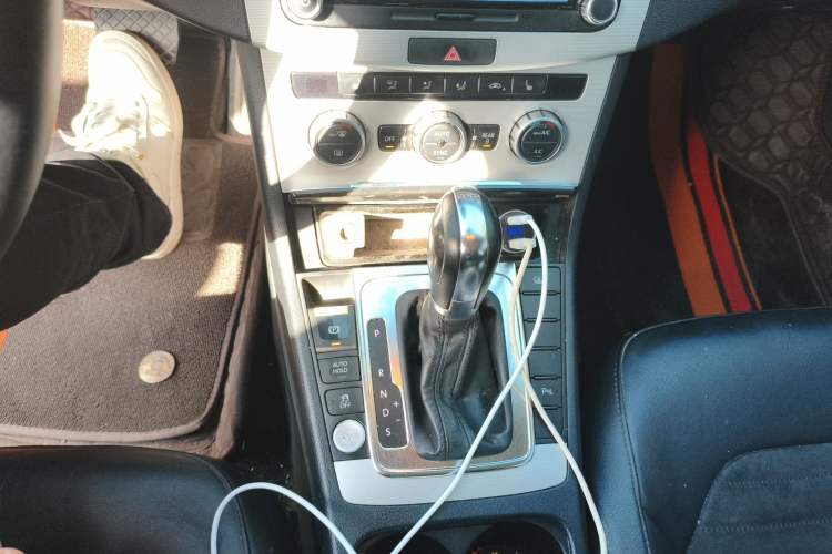 Used Volkswagen Magotan 2012 Facelift 2.0 TSI Prestige Model Gear Lever