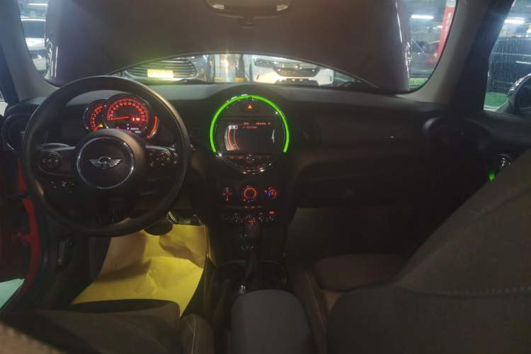 Used MINI 2016 1.5T COOPER Five-Door Edition Audio And AC Panel