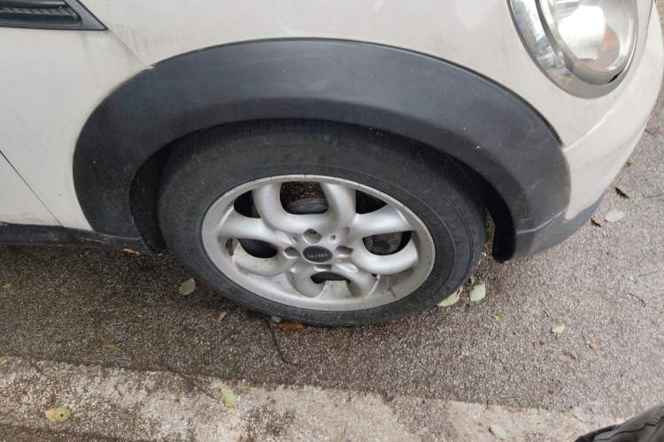 Used MINI Clubman 2011 1.6L COOPER Fun Right Front Wheel Hub