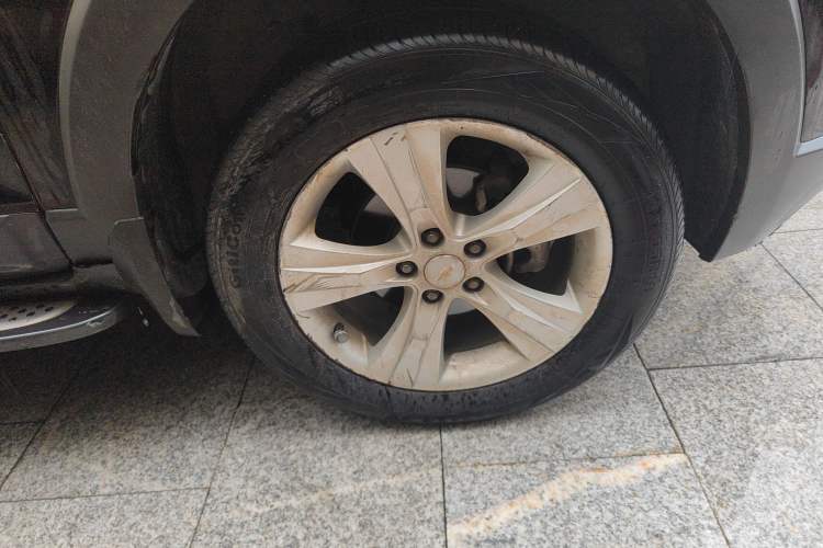 Used Chevrolet Captiva 2012 2.4L 4x4 Flagship Edition 7 Seats Right Front Wheel Hub